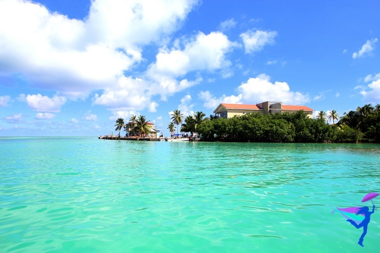 Caye Caulker teal water