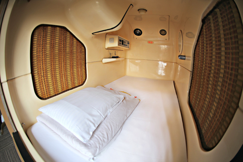 Capsule Hotel Tokyo Japan, Capsule Inn Kinshicho, women, tattoos Japan