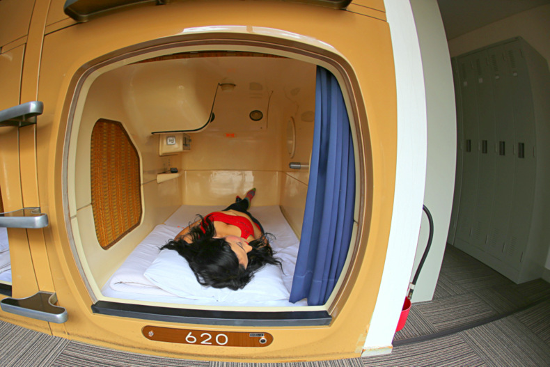 Capsule Hotel Tokyo Japan, Capsule Inn Kinshicho, women, tattoos Japan