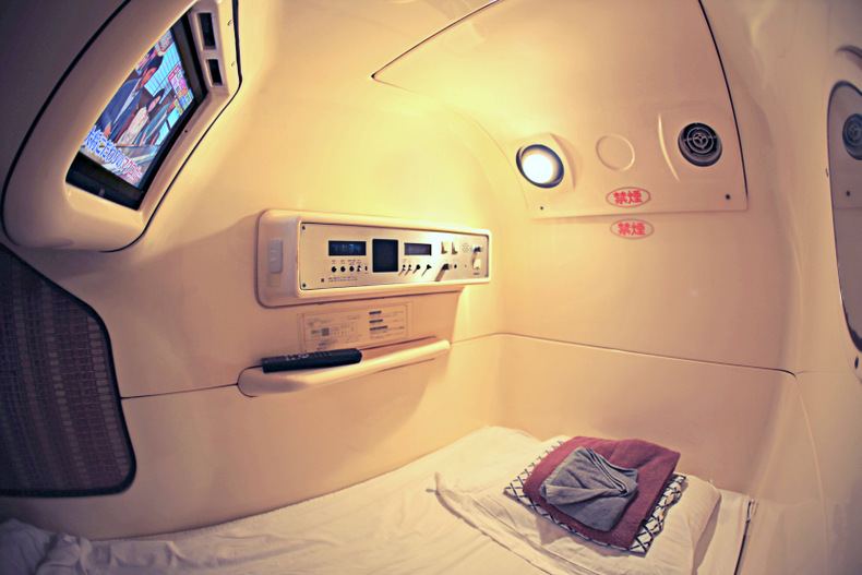 Capsule Hotel Tokyo Japan, Capsule Inn Kinshicho, women, tattoos Japan